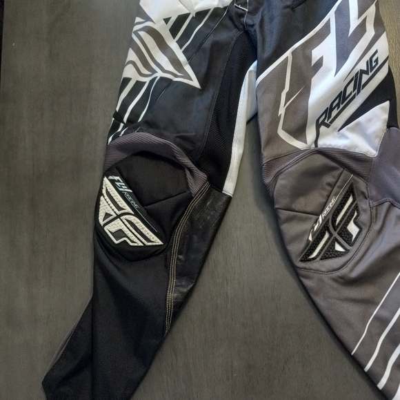 Fly Racing Kinetic Vector Race Pants Black/White/Gray Adult Size 28 Nwt - Picture 2 of 14